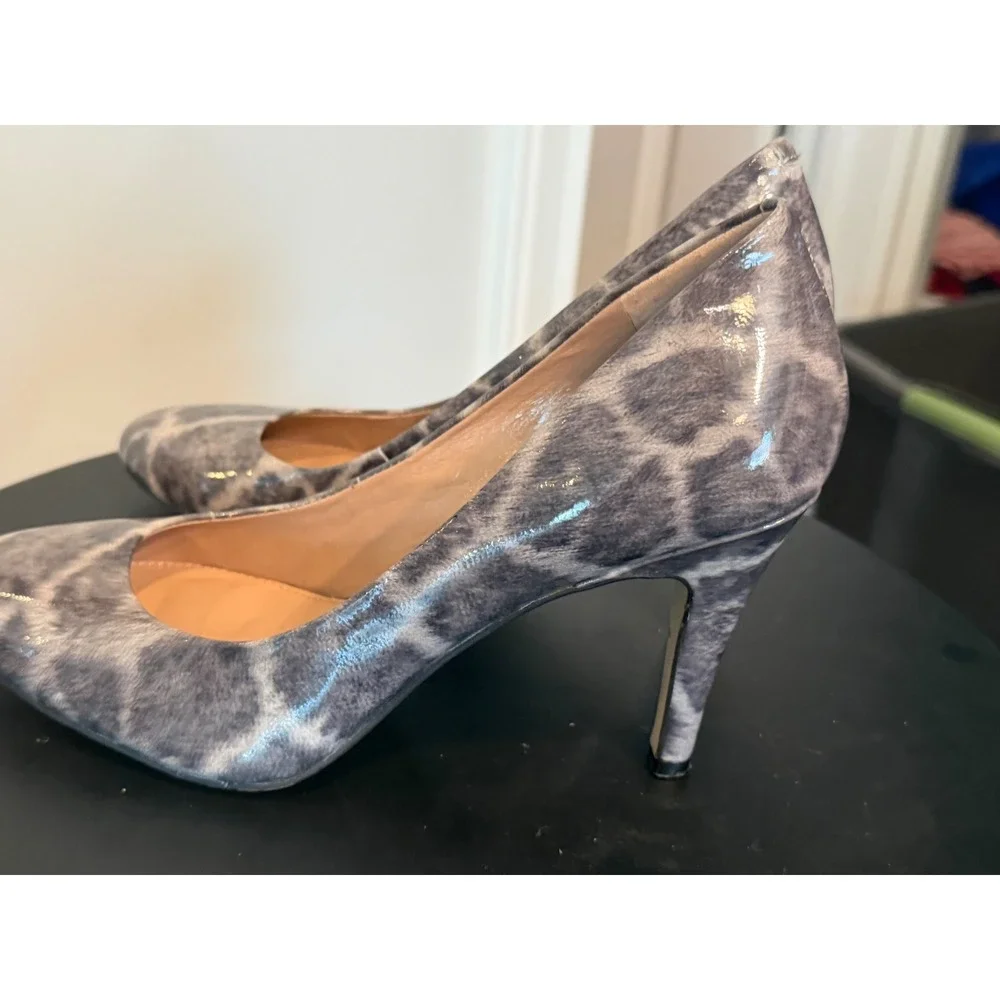 Vince Camuto Gray Giraffe Animal Print Patent Leather Pumps Pointed Toe Heels 9